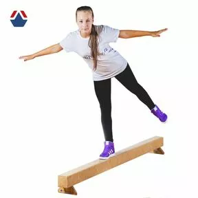 Детское бревно гимнастическое, длина 2 метра, на низких деревянных опорах
